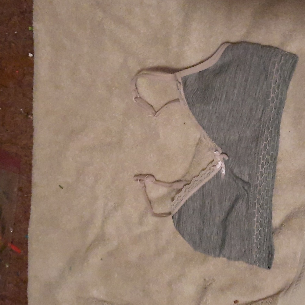 Bras - Picture 2 of 16